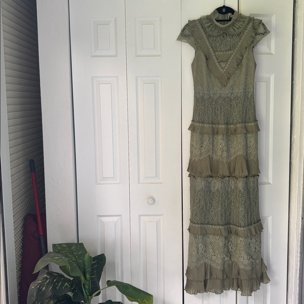 Alice + Olivia Olive Lace Dress size 0